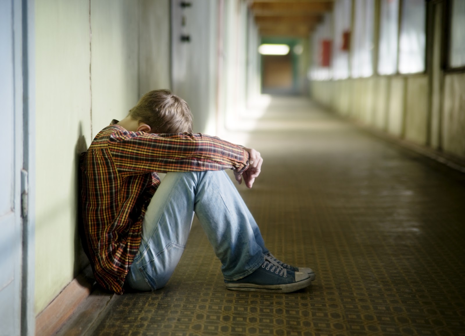 Депрессия у подростков: симптомы, причины, помощь