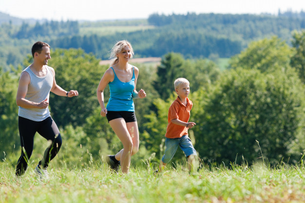 family-doing-sports-jogging_79405-7210.jpg